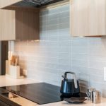 idology-–-overlook-escape-–-couch-mountain-–-fletcher-nc-–-custom-home-–-kitchen-backsplash-cooktop-detail-–-01